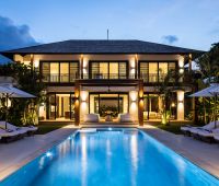 Villa Gendang, Villa en la noche